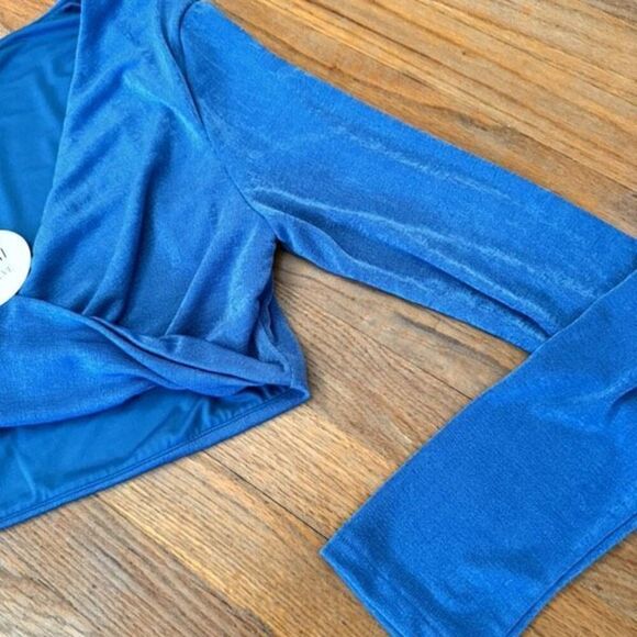 NWT Remi x Revolve Niki Twist Front Stretch Cropped Top Size L - Picture 6 of 8